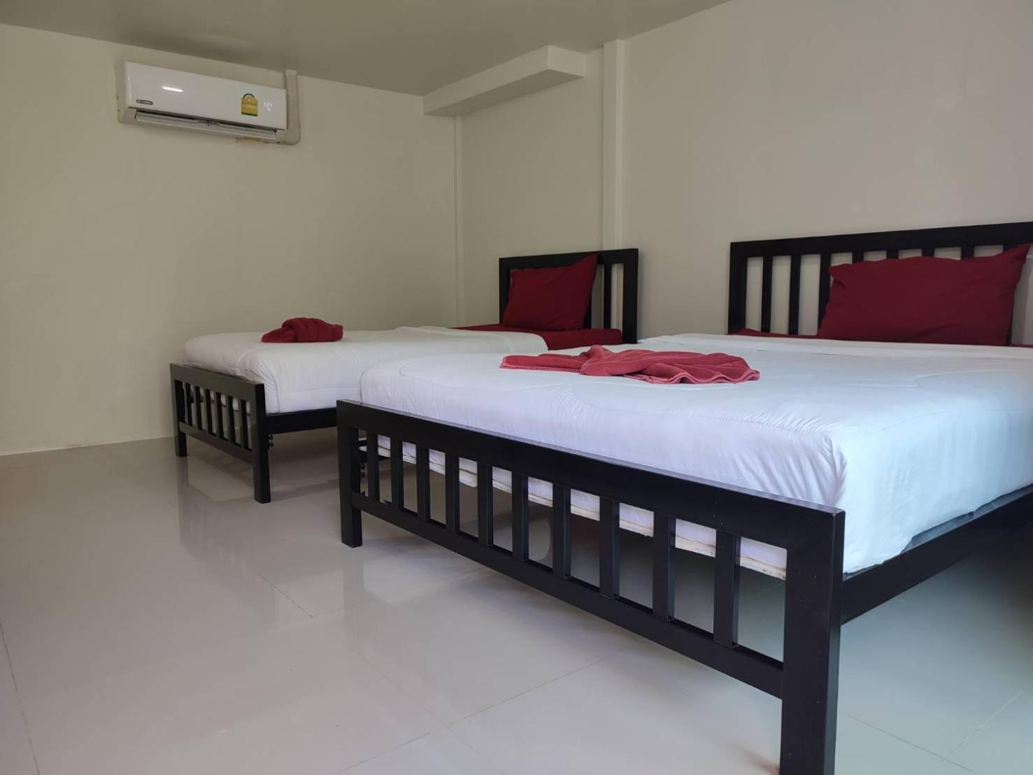 Kitty Guesthouse Phi Phi Islands Esterno foto