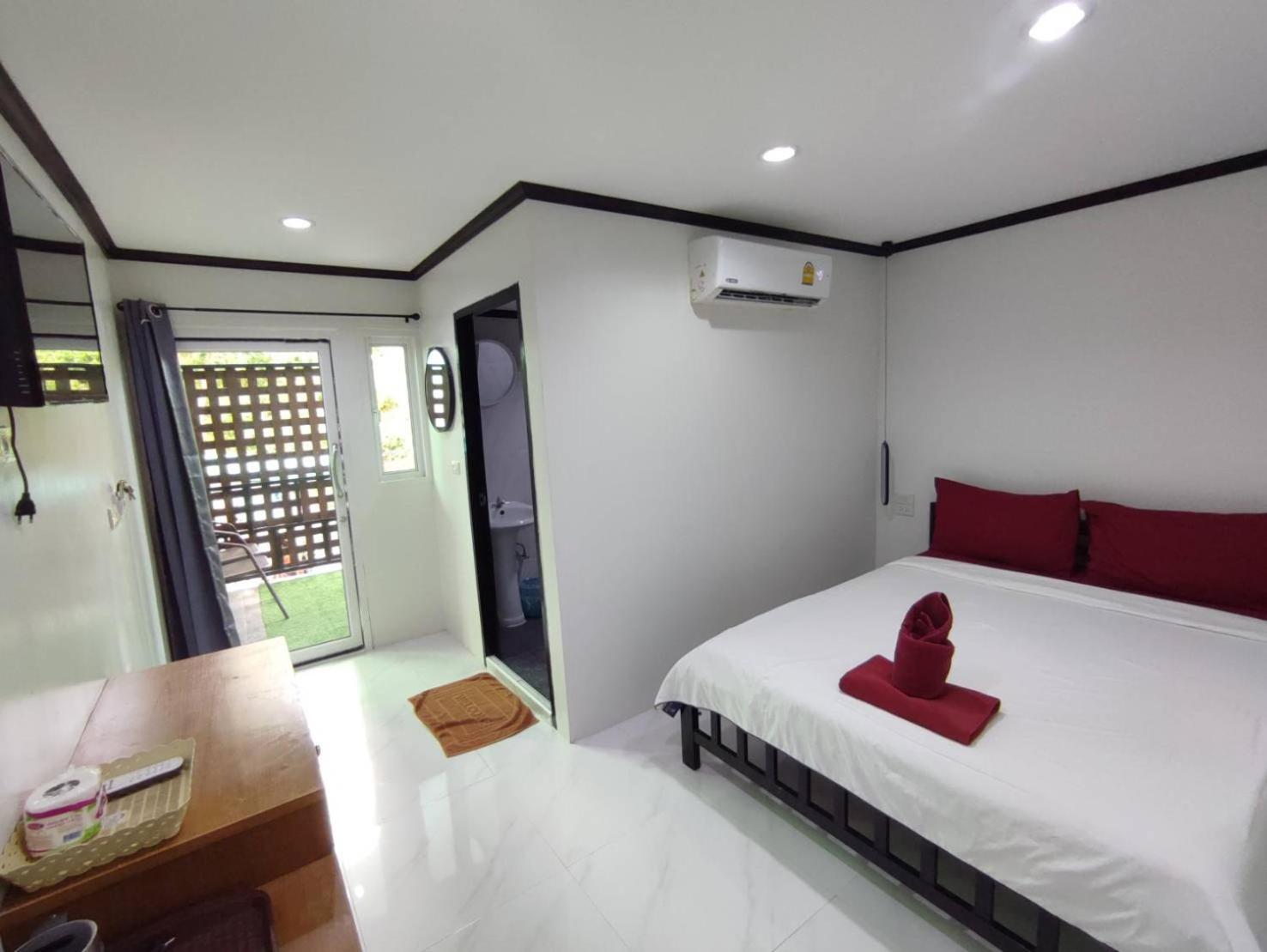 Kitty Guesthouse Phi Phi Islands Esterno foto