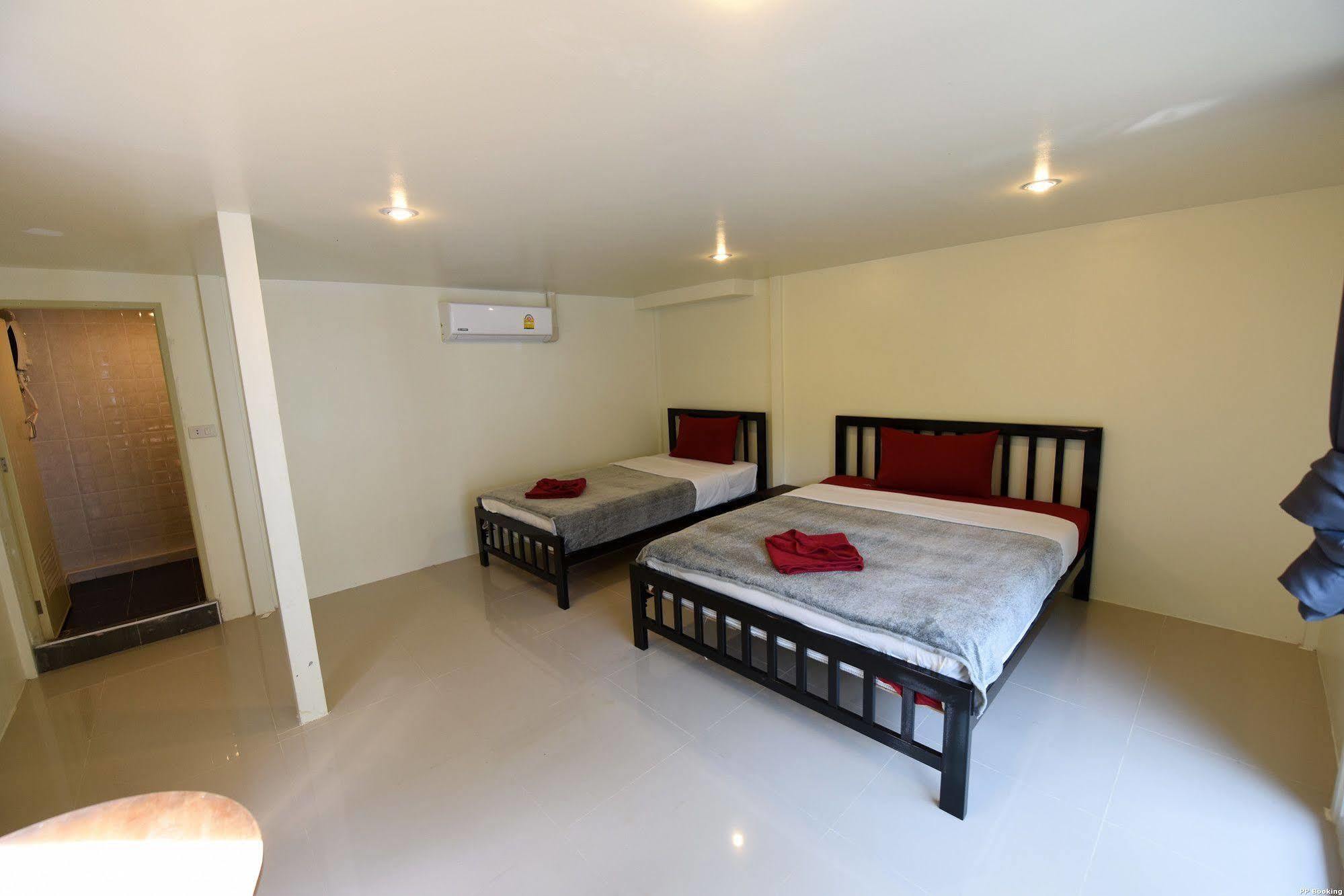 Kitty Guesthouse Phi Phi Islands Esterno foto