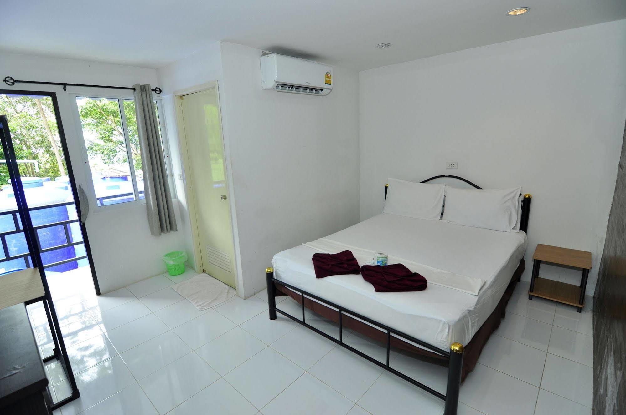 Kitty Guesthouse Phi Phi Islands Esterno foto